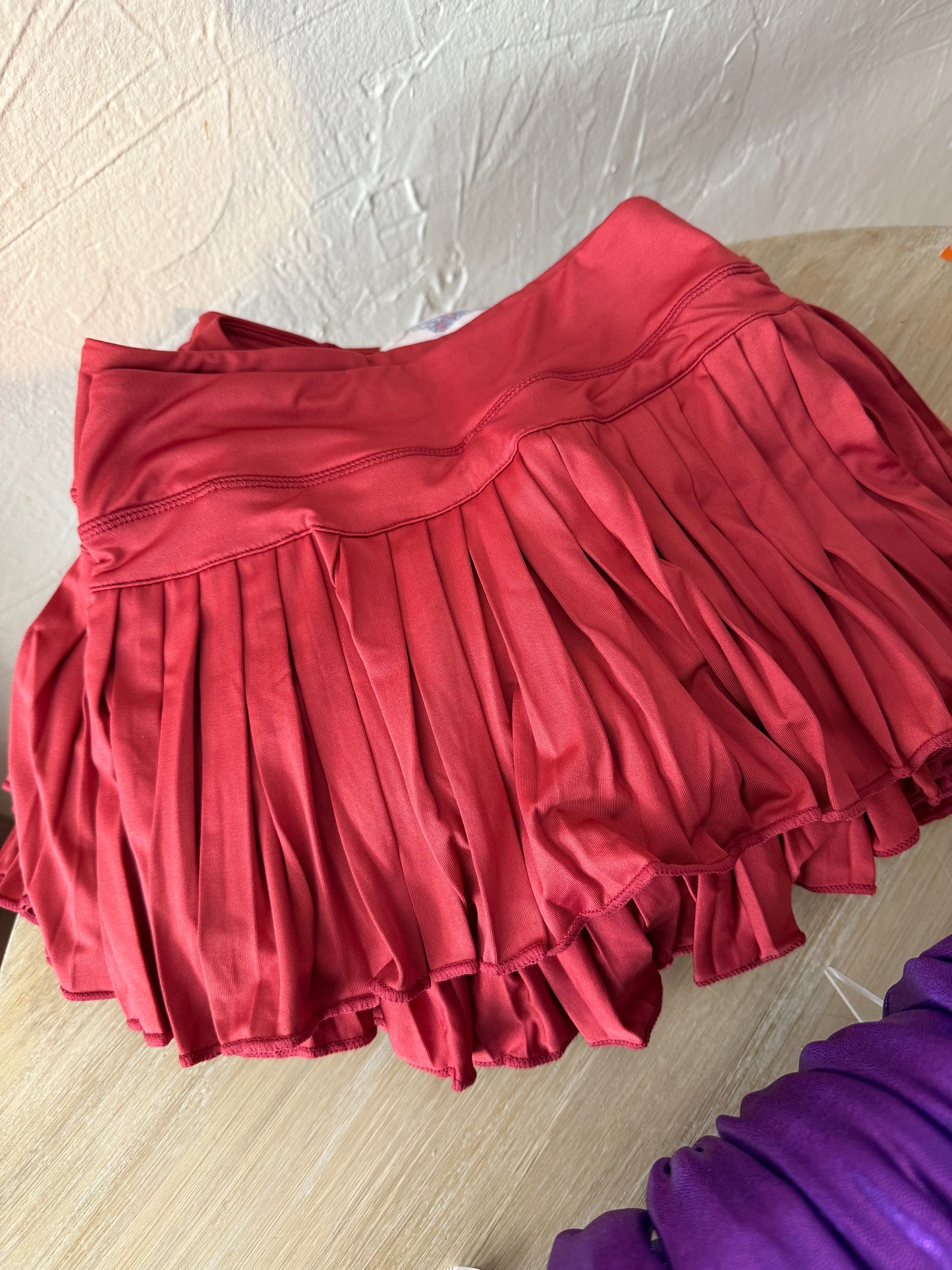 Azarhia Pleat Skort in crimson